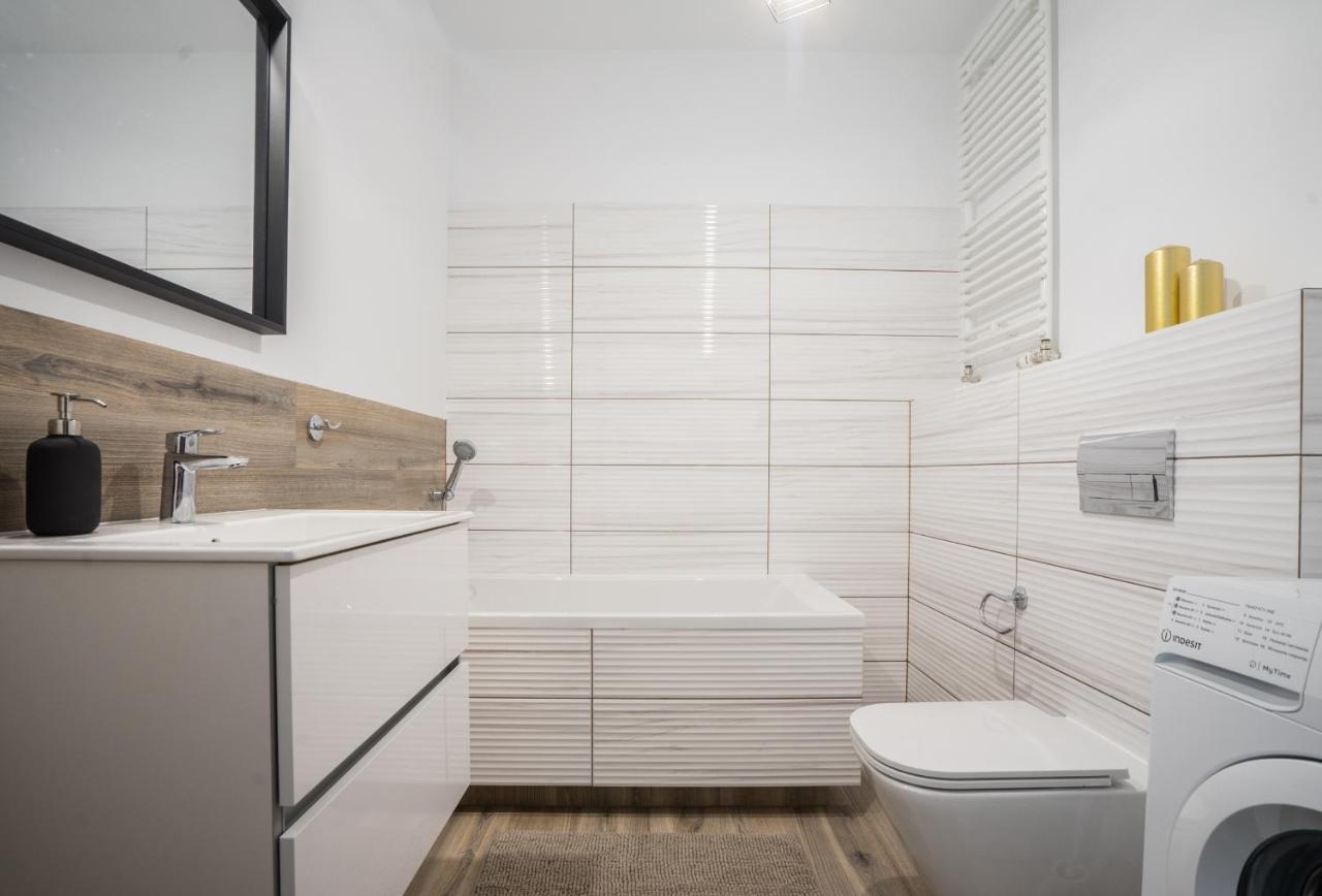Bizapartments - Modern Flats With Parking Varsovia Exterior foto