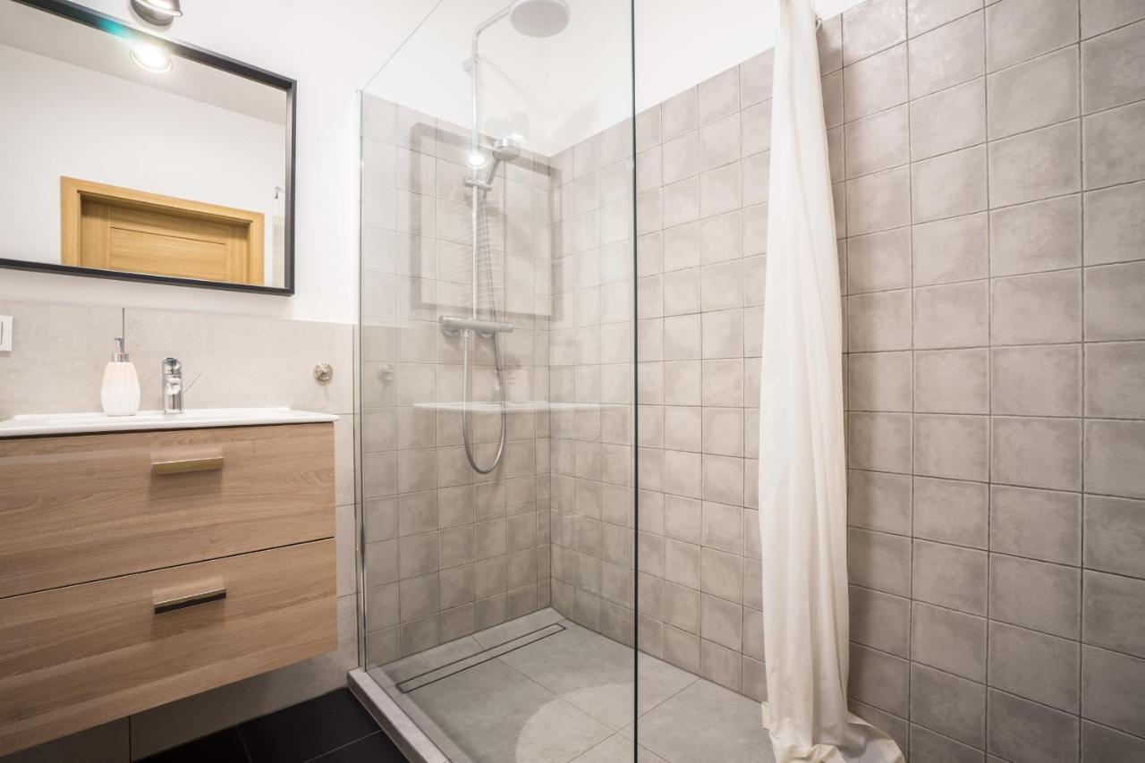 Bizapartments - Modern Flats With Parking Varsovia Exterior foto
